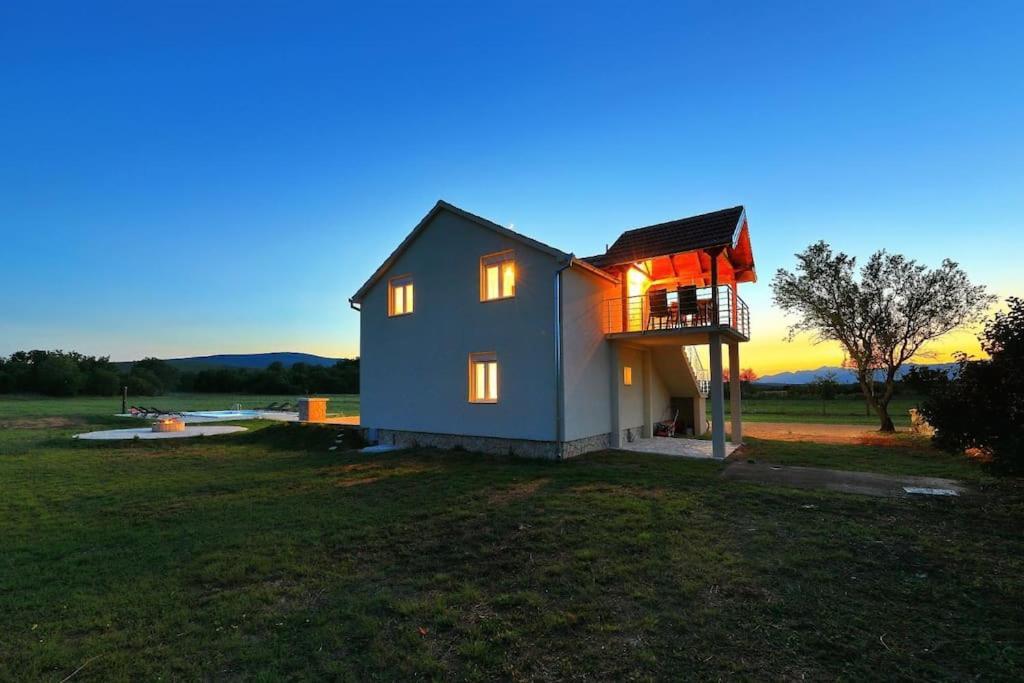 Holiday House Aurora Borealis Ervenik Εξωτερικό φωτογραφία